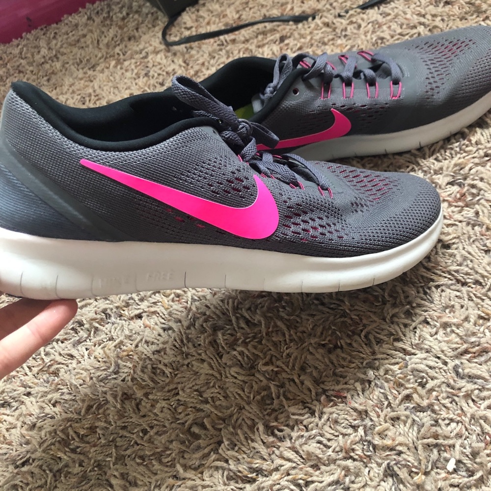 Nike free runs size 8!